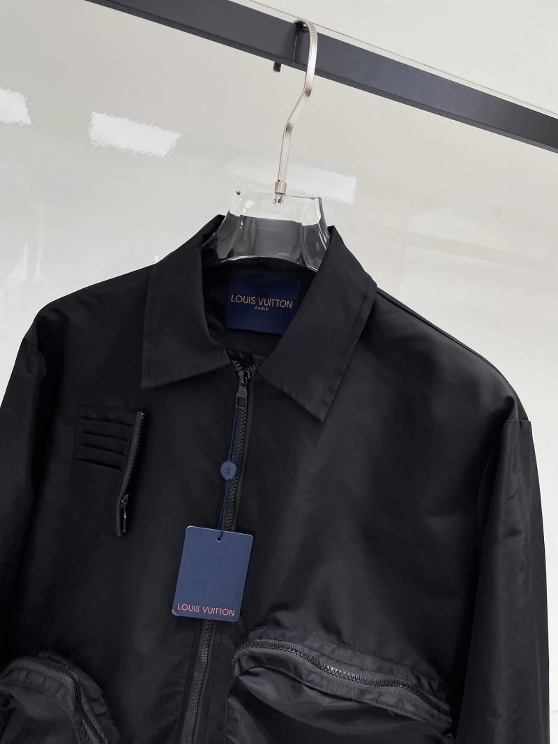 Louis Vuitton Outwear Sleek 136580
