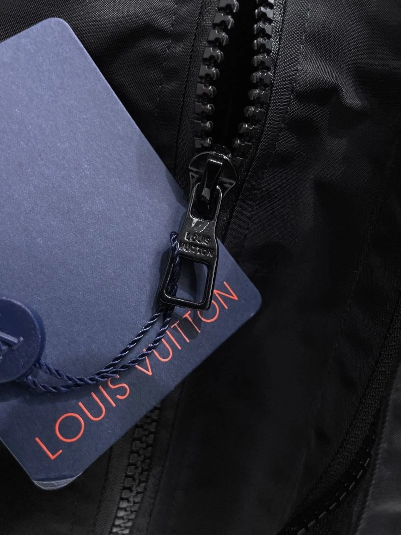Louis Vuitton Outwear Sleek 136580