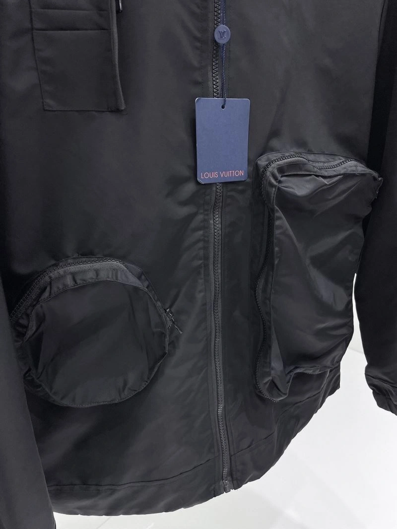 Louis Vuitton Outwear Sleek 136580