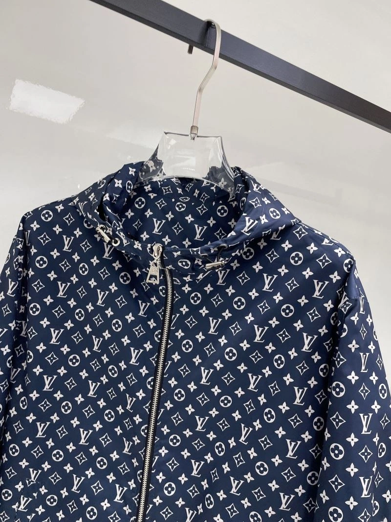 Bold Louis Vuitton Outwear 136576