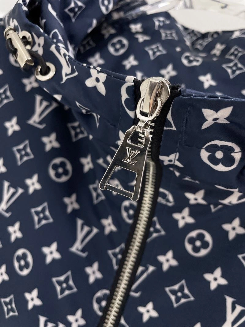Bold Louis Vuitton Outwear 136576