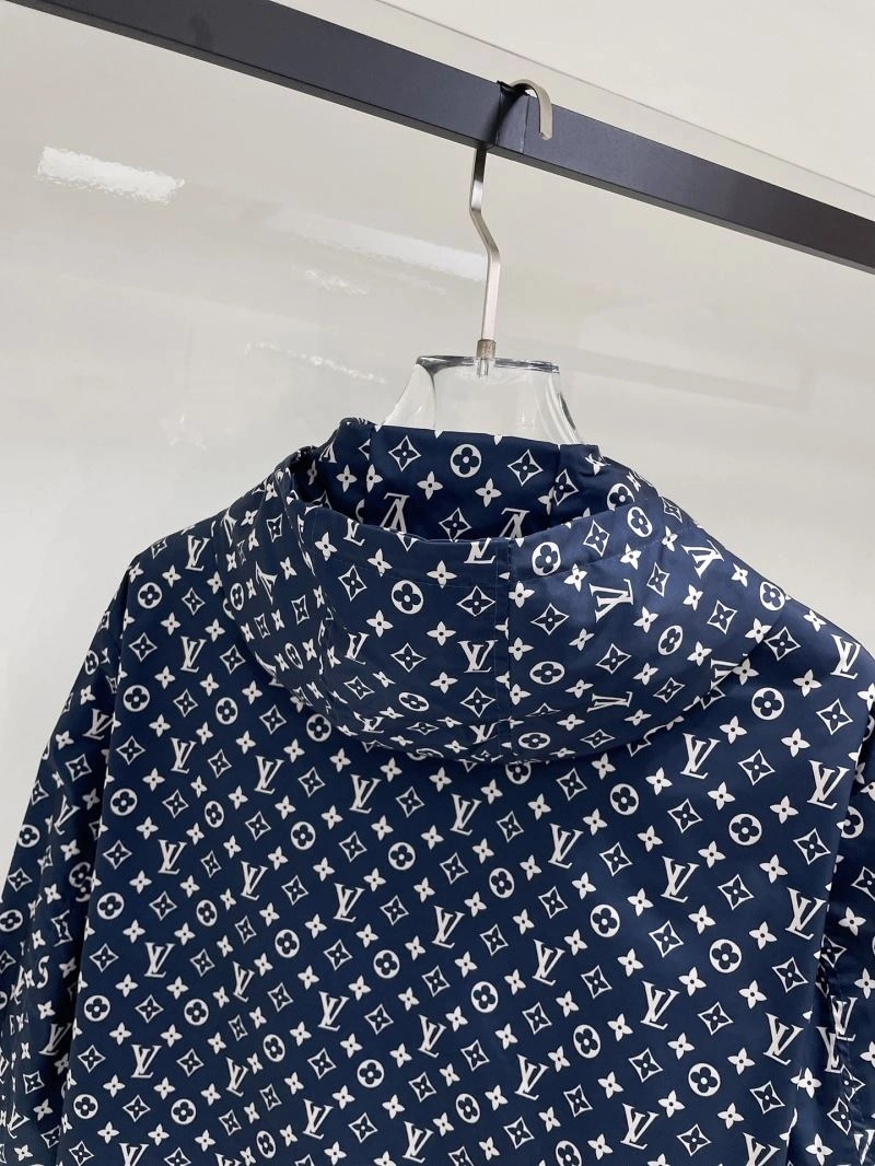 Bold Louis Vuitton Outwear 136576