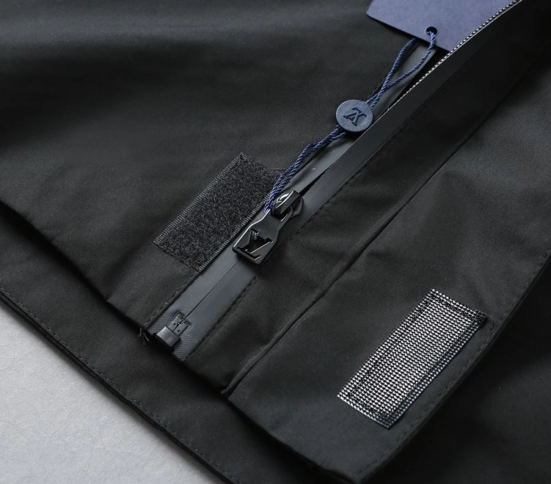 Modern Louis Vuitton Outwear 136565