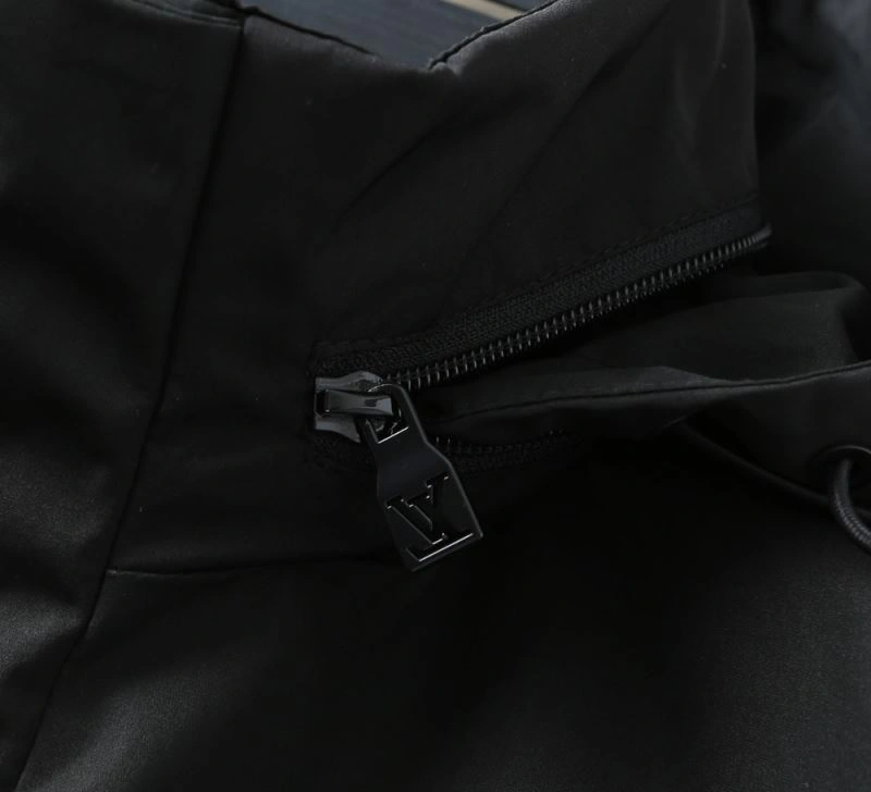 Modern Louis Vuitton Outwear 136565