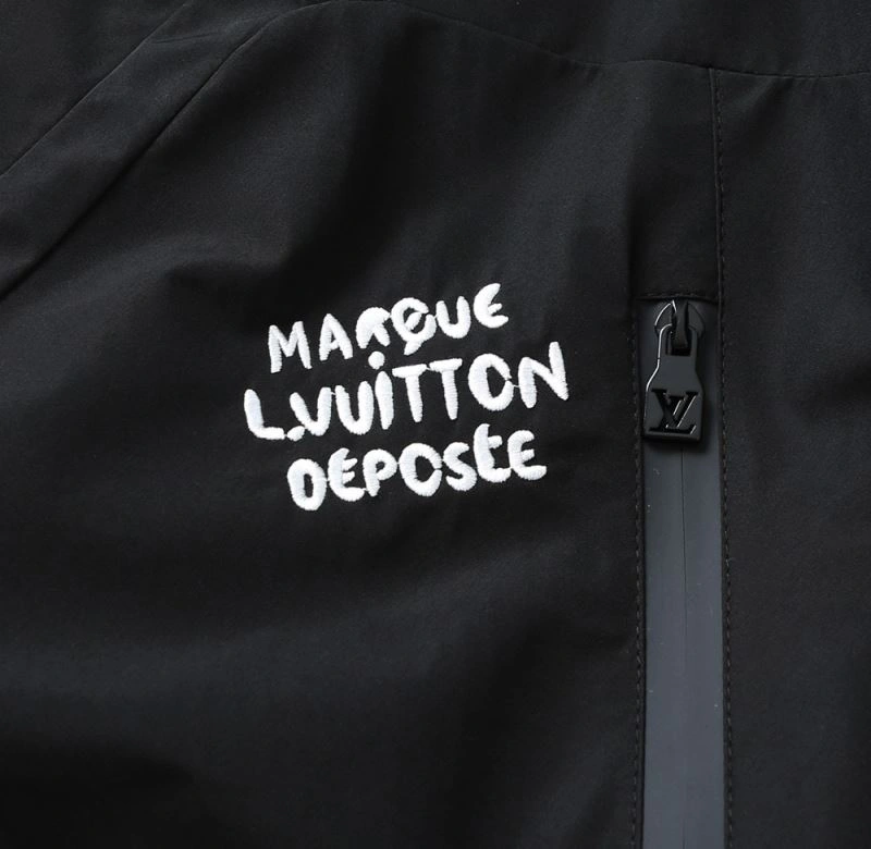 Modern Louis Vuitton Outwear 136565