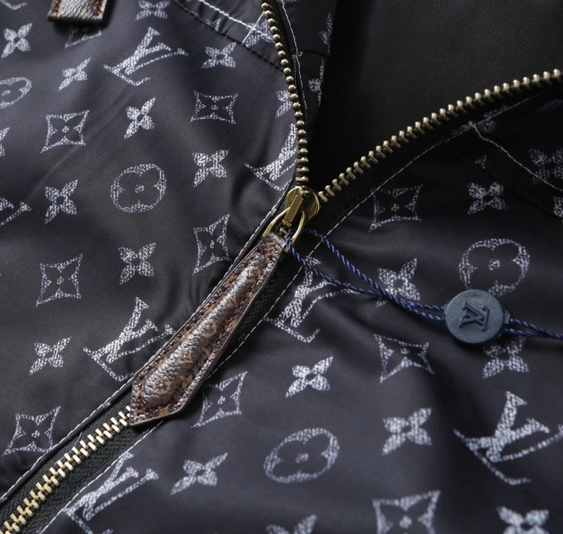 WaterResistant Louis Vuitton Outwear 136561