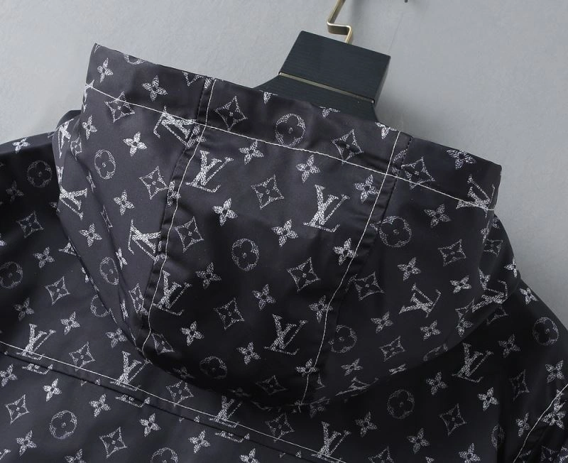WaterResistant Louis Vuitton Outwear 136561