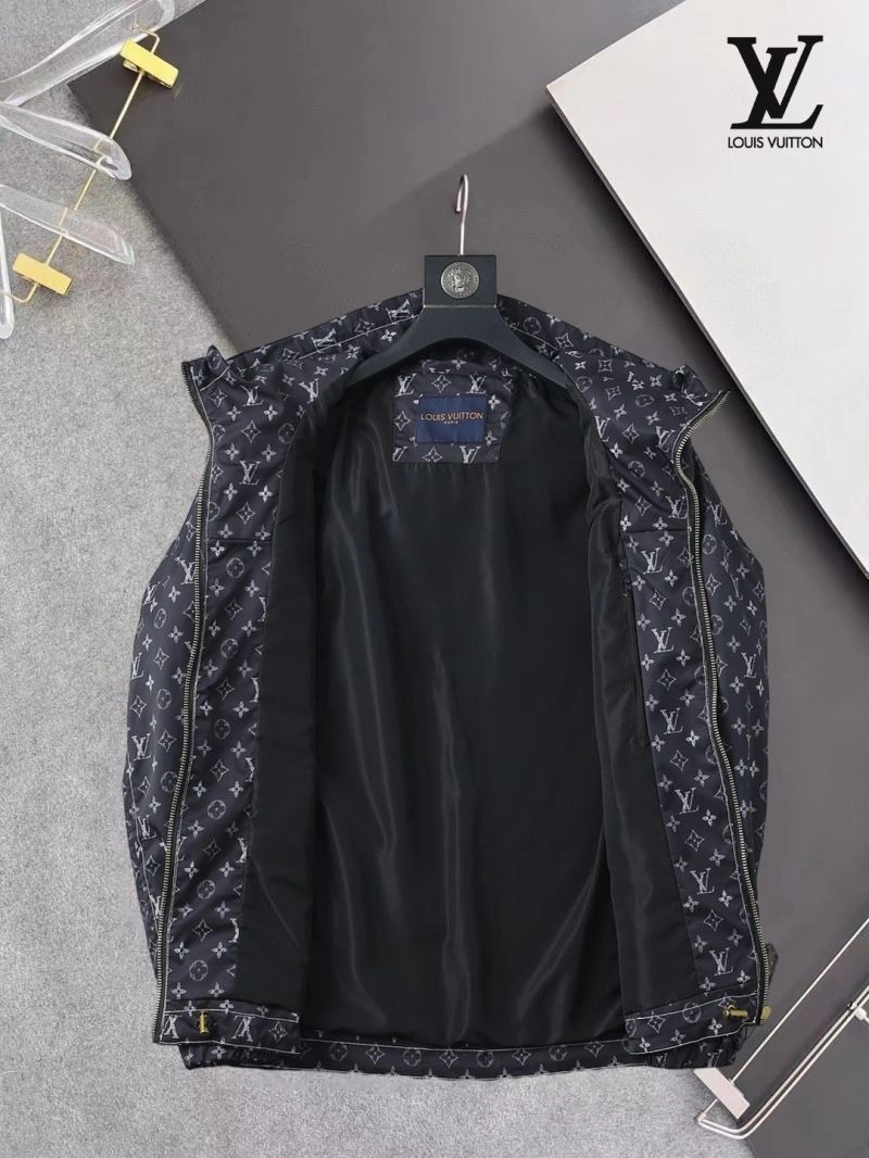 WaterResistant Louis Vuitton Outwear 136561