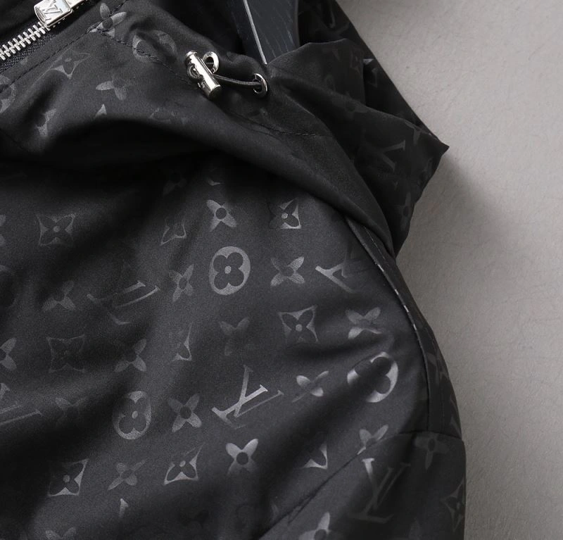 Comfortable Louis Vuitton Outwear 136546