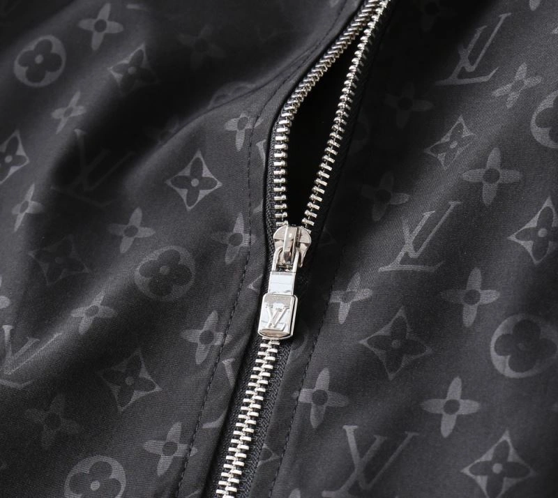 Comfortable Louis Vuitton Outwear 136546