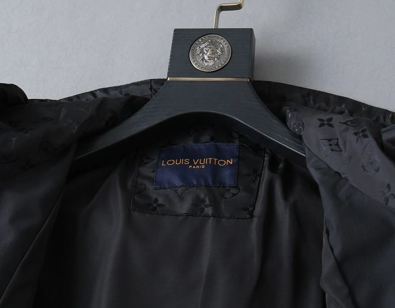 Louis Vuitton Outwear SmoothTexture 136550