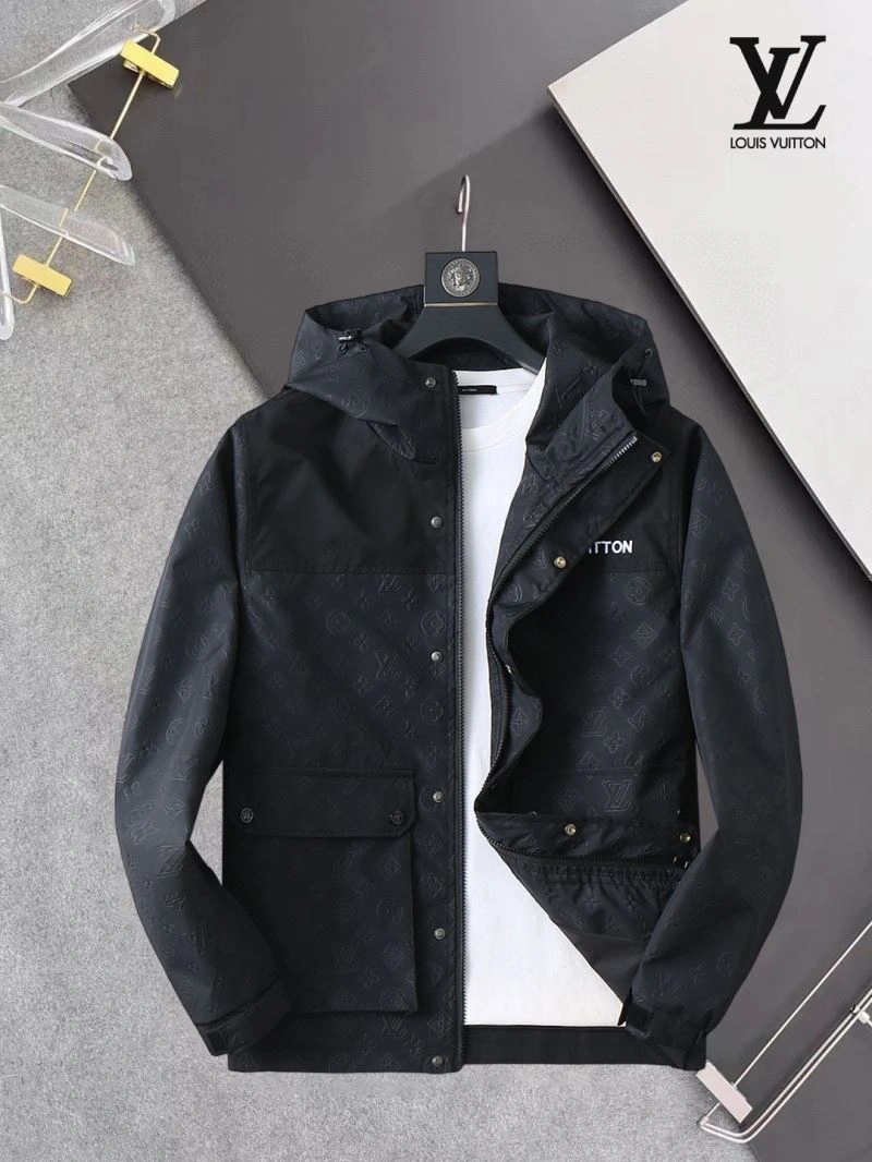 Breathable Louis Vuitton Outwear 136575