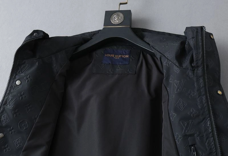 Breathable Louis Vuitton Outwear 136575