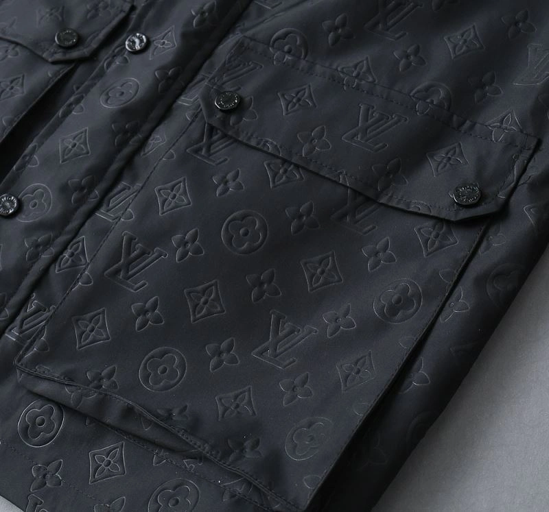 Breathable Louis Vuitton Outwear 136575