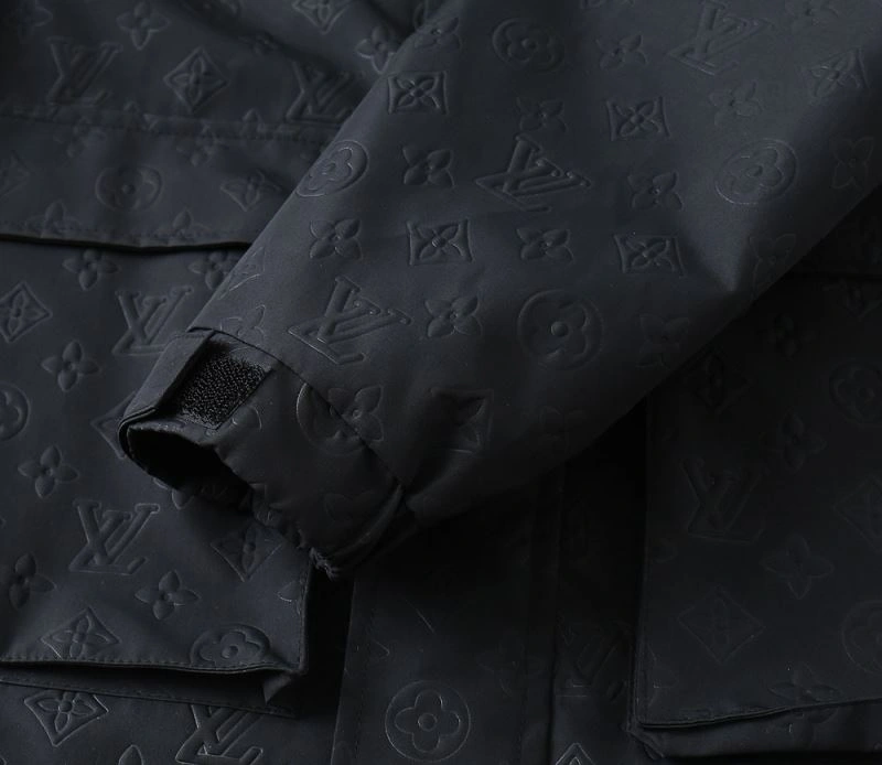 Breathable Louis Vuitton Outwear 136575