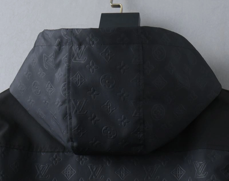 Breathable Louis Vuitton Outwear 136575
