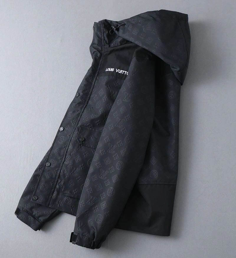 Breathable Louis Vuitton Outwear 136575