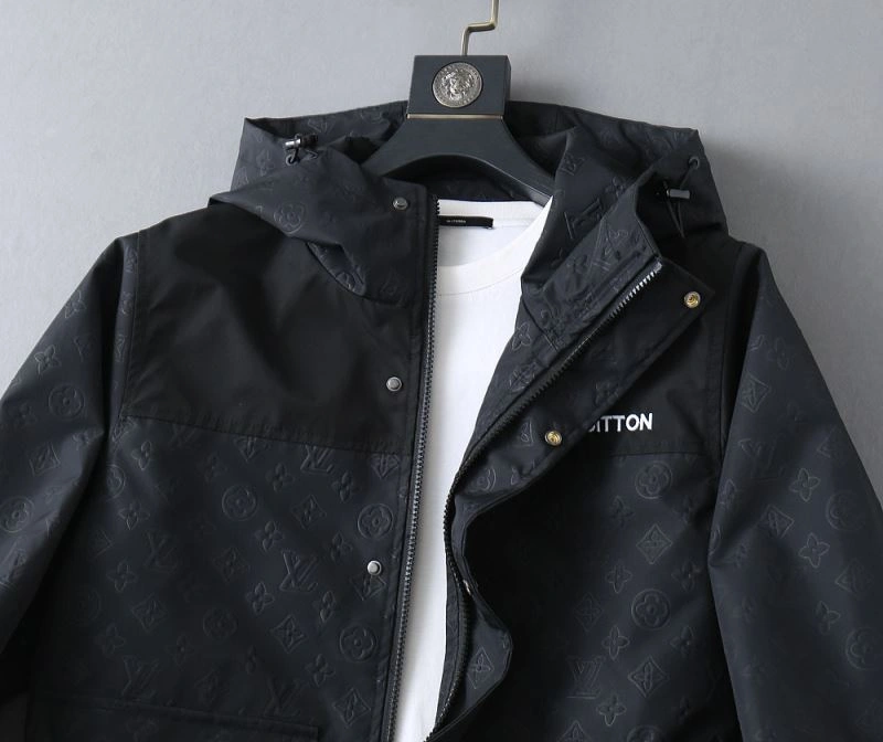 Breathable Louis Vuitton Outwear 136575