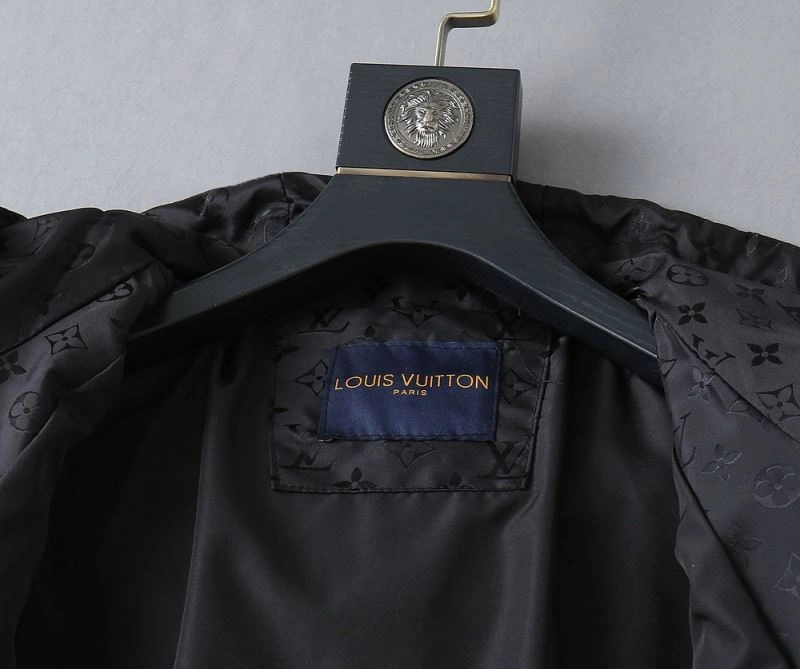 Louis Vuitton Outwear GoAnywhere 136548
