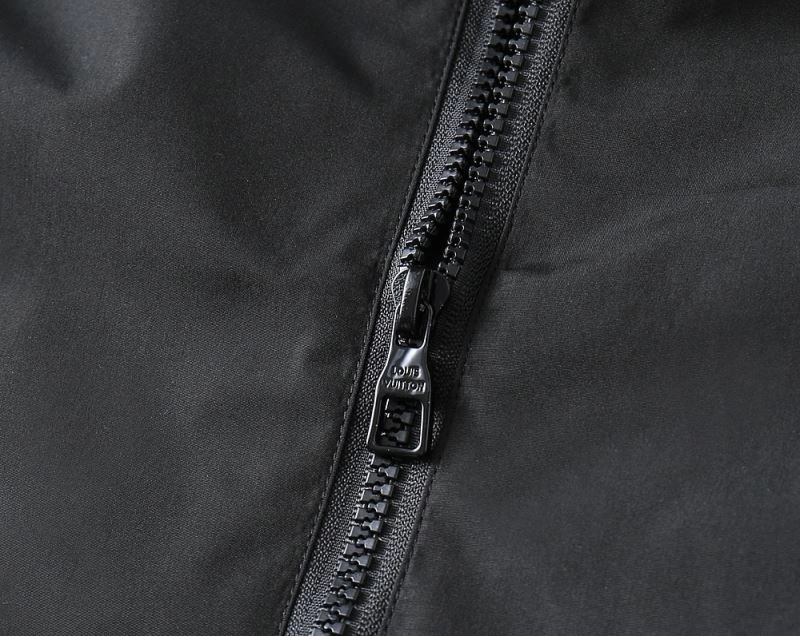 Louis Vuitton Outwear Thermal 136540