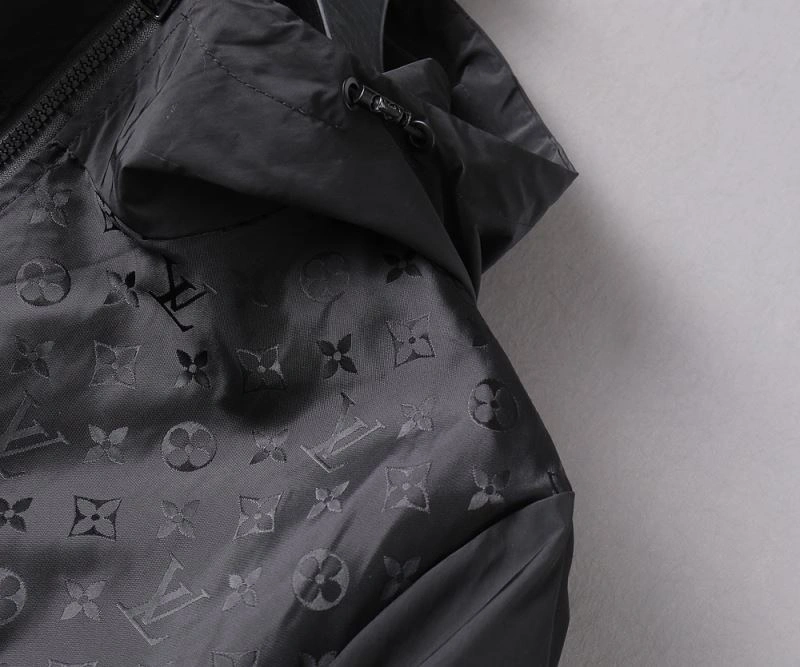 Resilient Louis Vuitton Outwear 136541