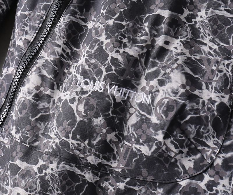 Louis Vuitton Outwear EyeCatching 136539