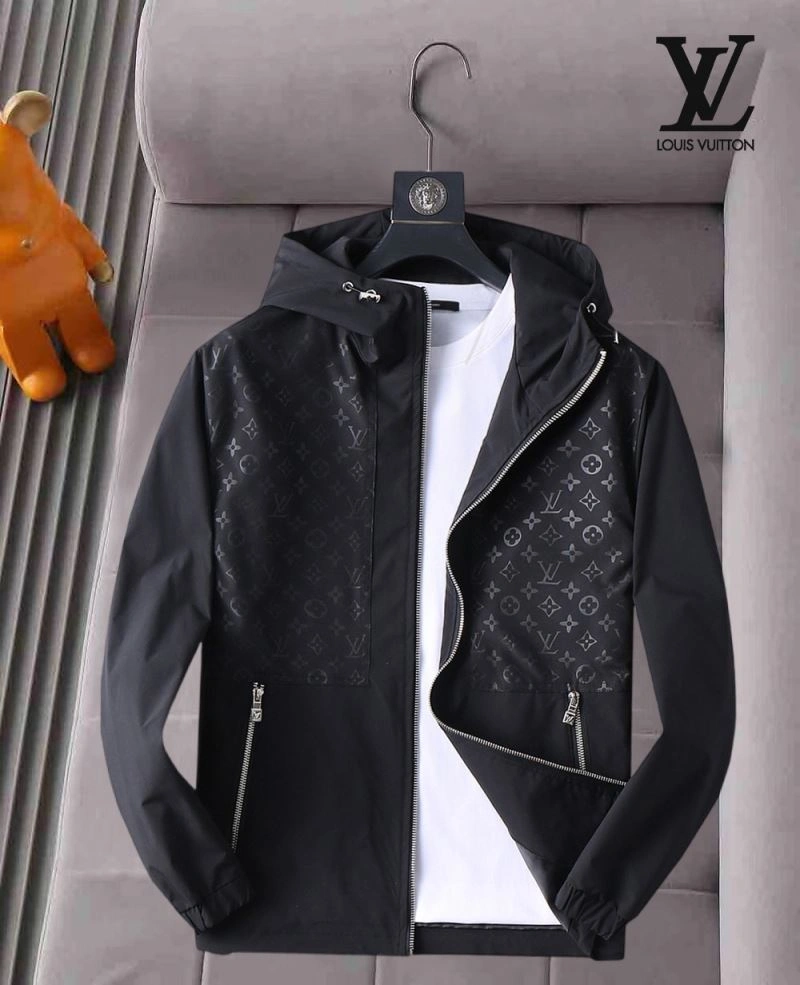 Breathable Louis Vuitton Outwear 136531