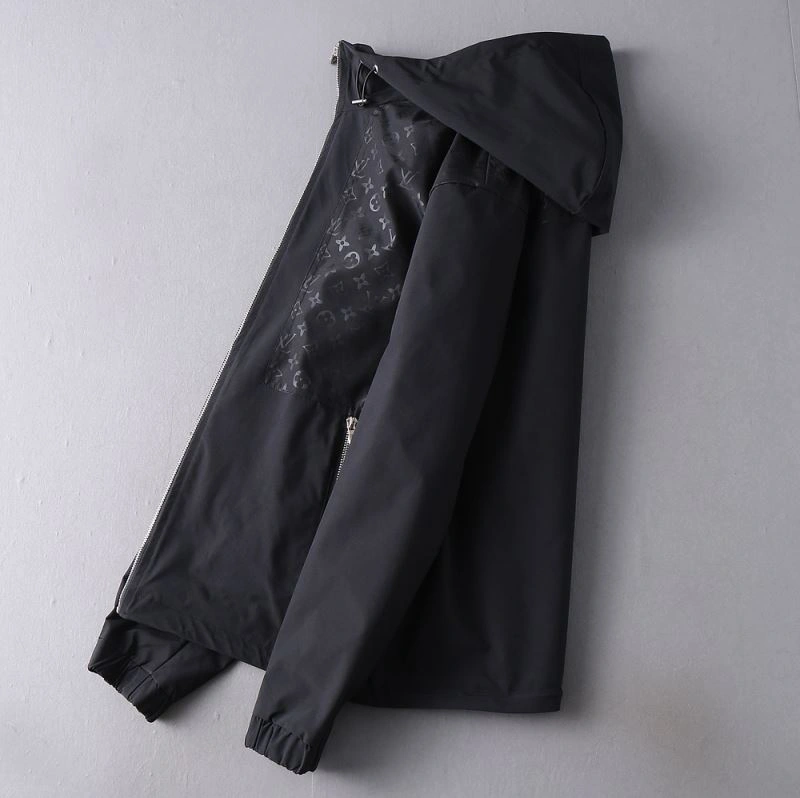 Breathable Louis Vuitton Outwear 136531