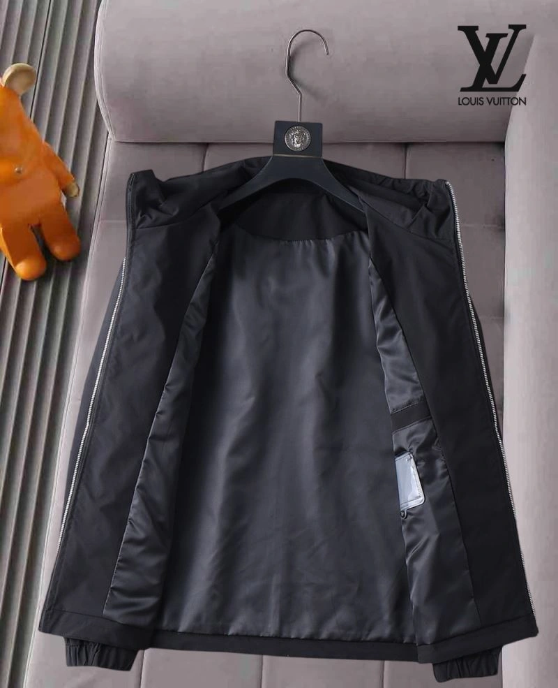 Breathable Louis Vuitton Outwear 136531