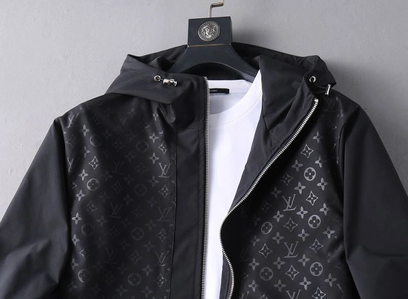 Breathable Louis Vuitton Outwear 136531
