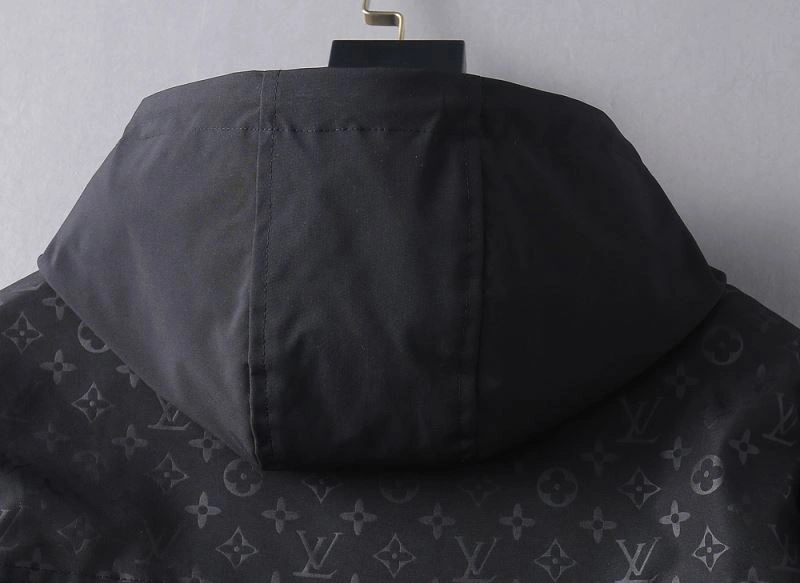 Breathable Louis Vuitton Outwear 136531