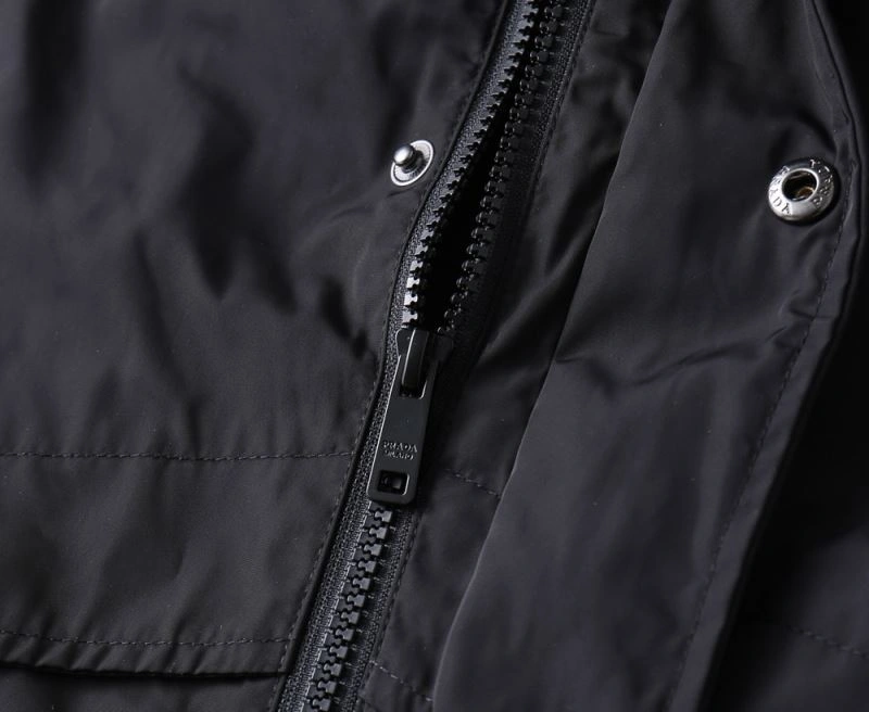 Breathable Louis Vuitton Outwear 136531