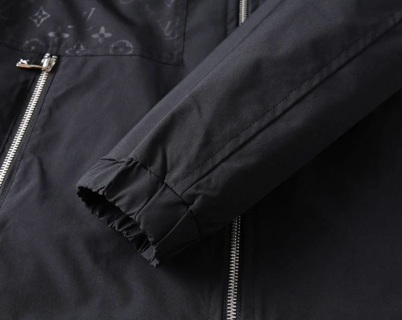 Breathable Louis Vuitton Outwear 136531