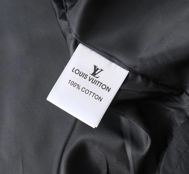 Louis Vuitton Outwear TimelessDesign 136523