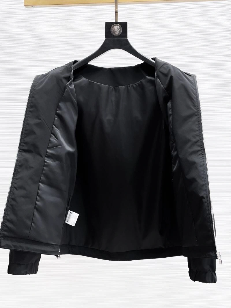 Louis Vuitton Outwear Resilient 136515