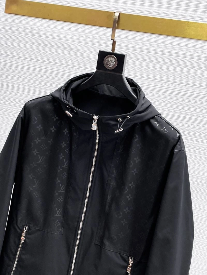 Louis Vuitton Outwear Resilient 136515