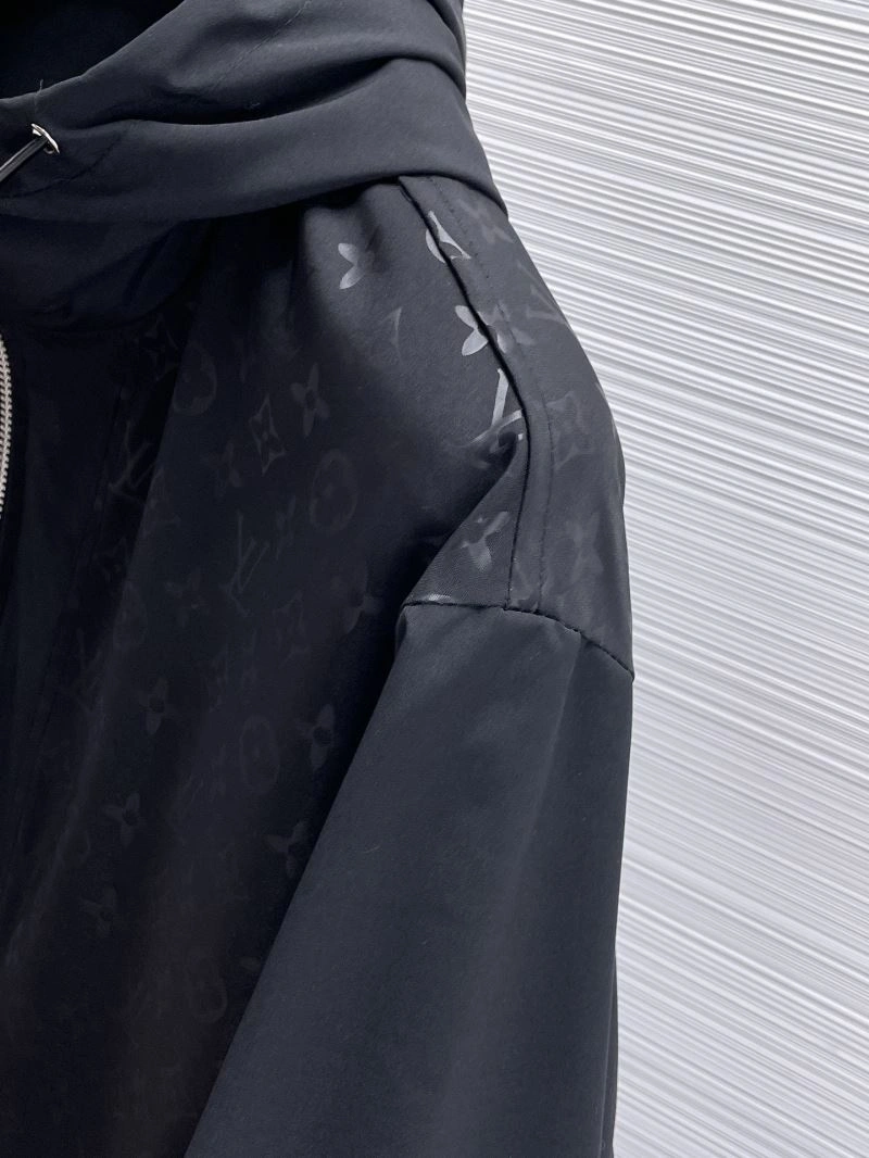 Louis Vuitton Outwear Resilient 136515