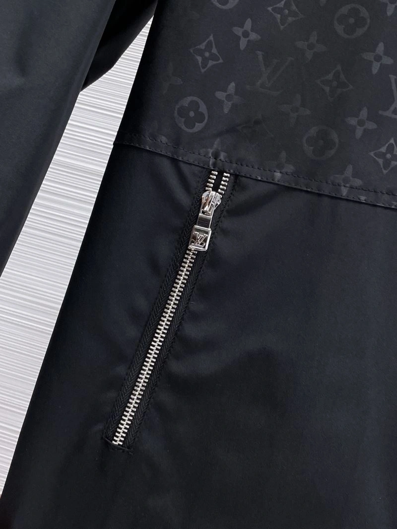 Louis Vuitton Outwear Resilient 136515