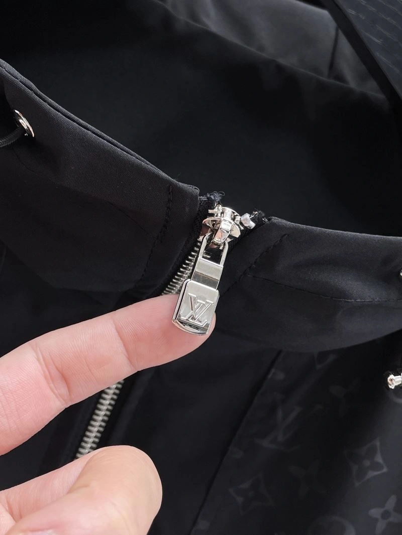 Louis Vuitton Outwear Resilient 136515