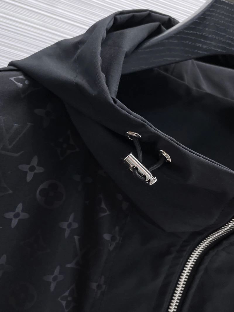 Louis Vuitton Outwear Resilient 136515