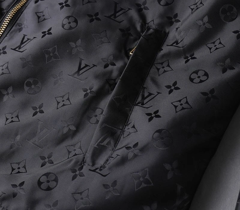 NewStyle Louis Vuitton Outwear 136528