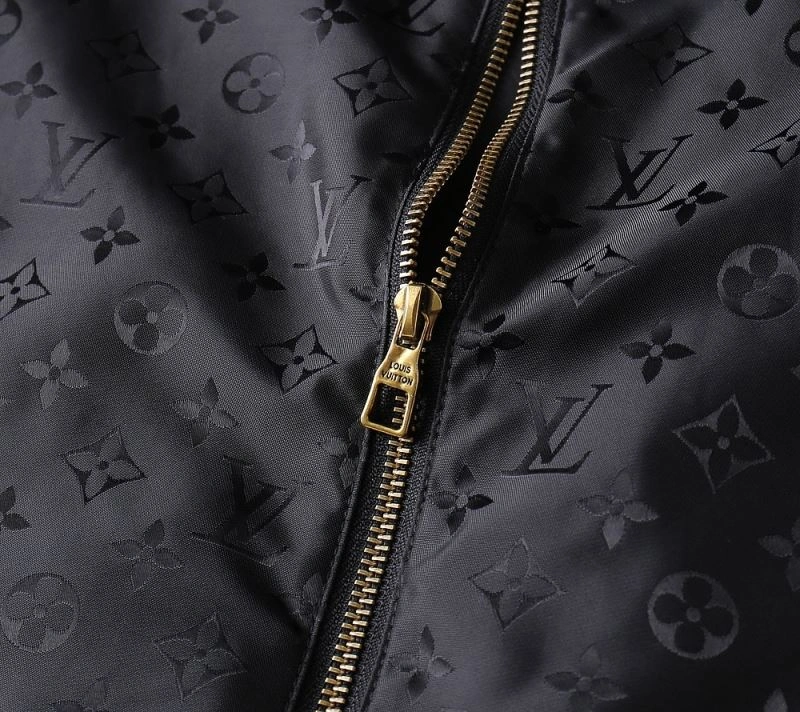 NewStyle Louis Vuitton Outwear 136528