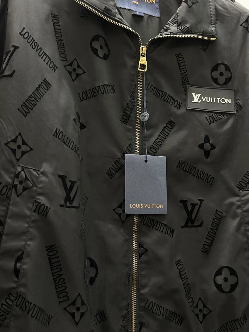 Louis Vuitton Outwear Neat 136510