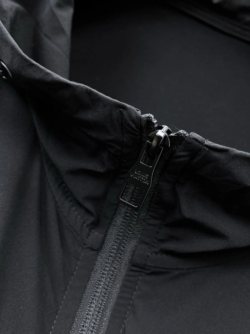 Louis Vuitton Outwear Stretchable 136527