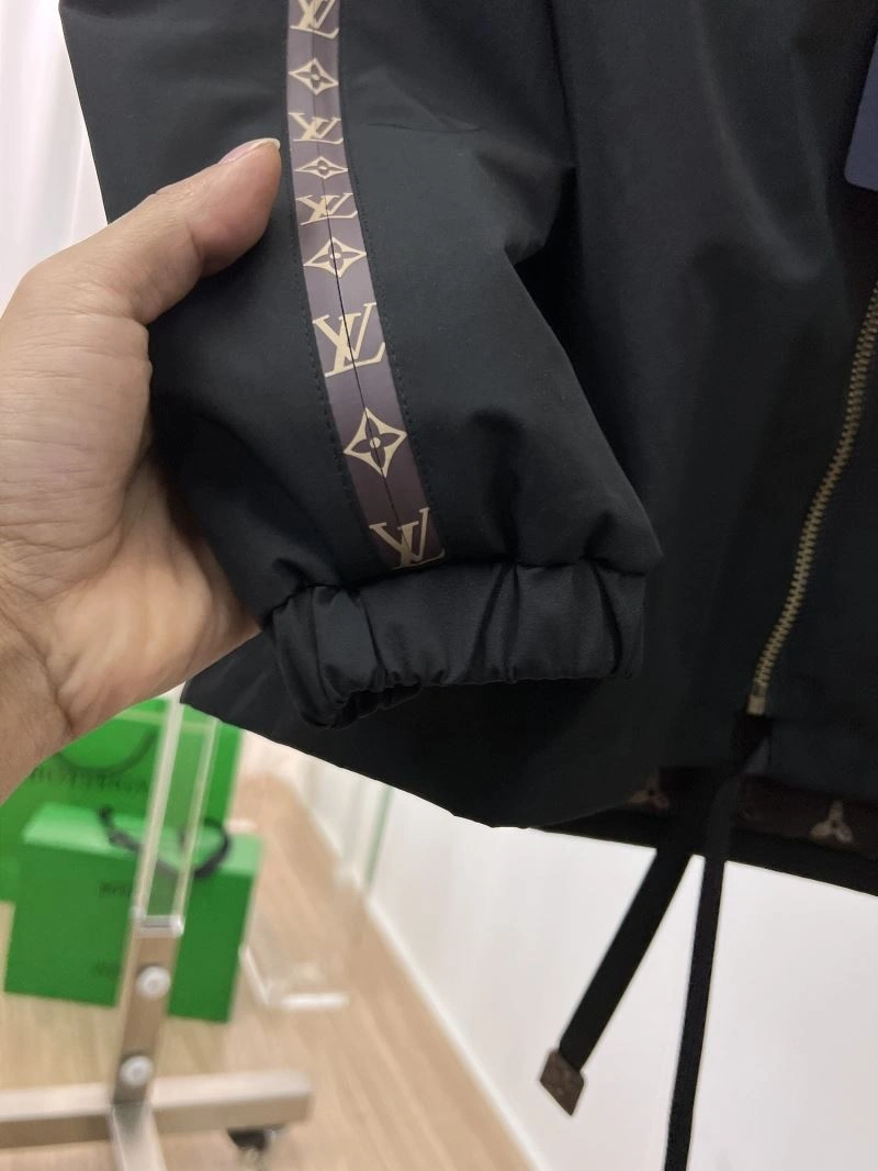 Louis Vuitton Outwear ComfortFit 136509