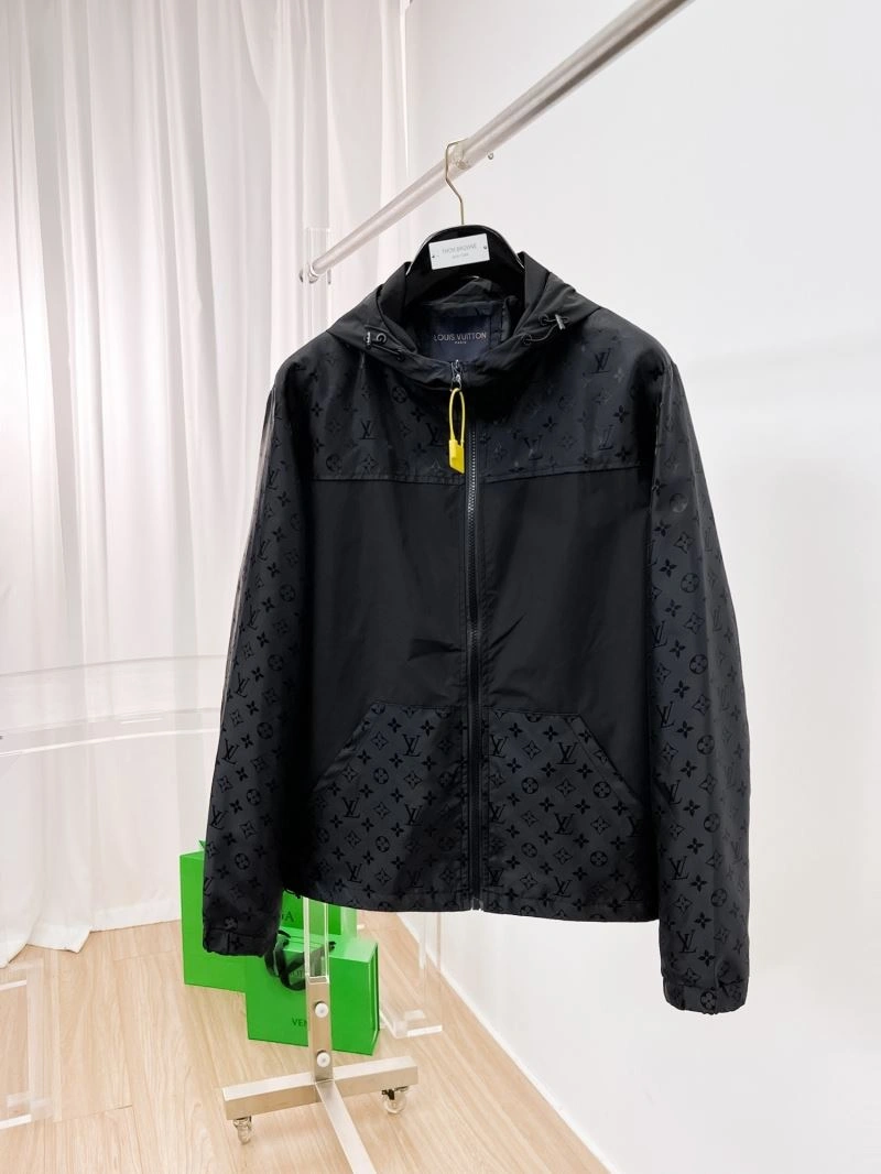 Chic Louis Vuitton Outwear 136500