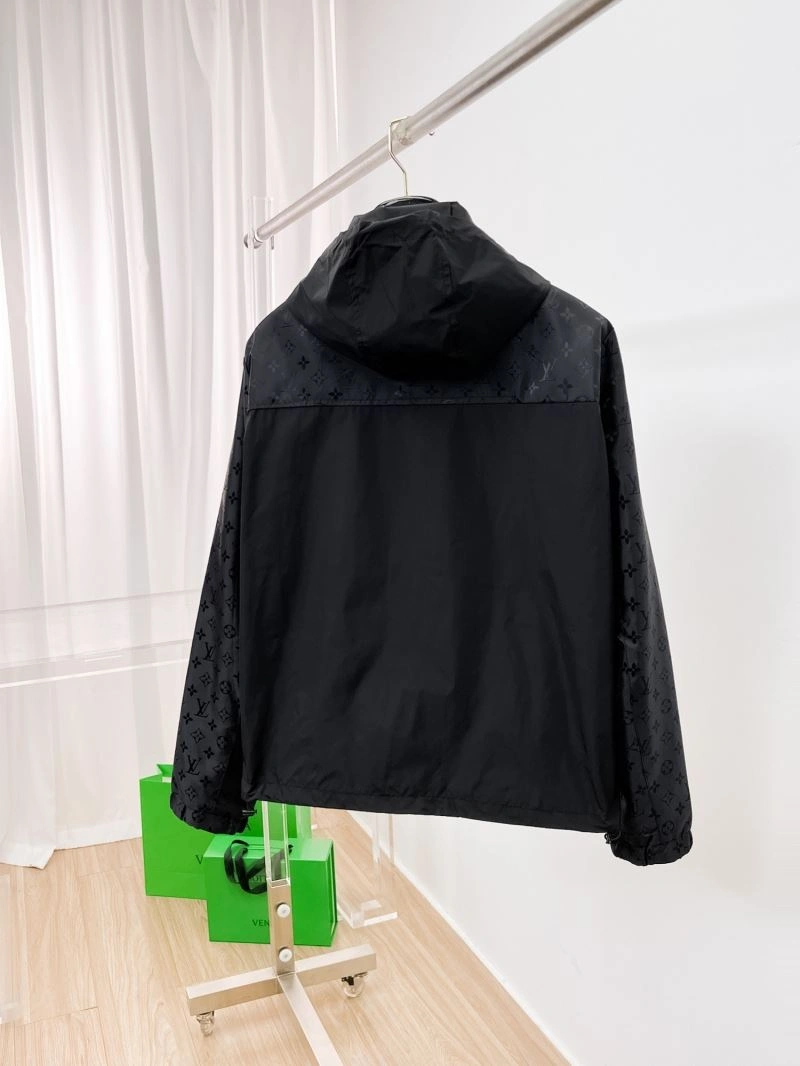 Chic Louis Vuitton Outwear 136500