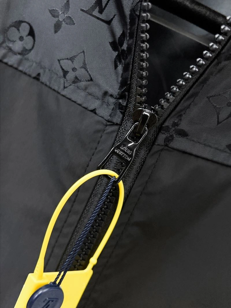 Chic Louis Vuitton Outwear 136500