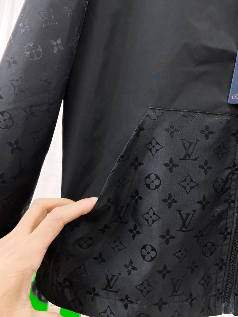 Chic Louis Vuitton Outwear 136500
