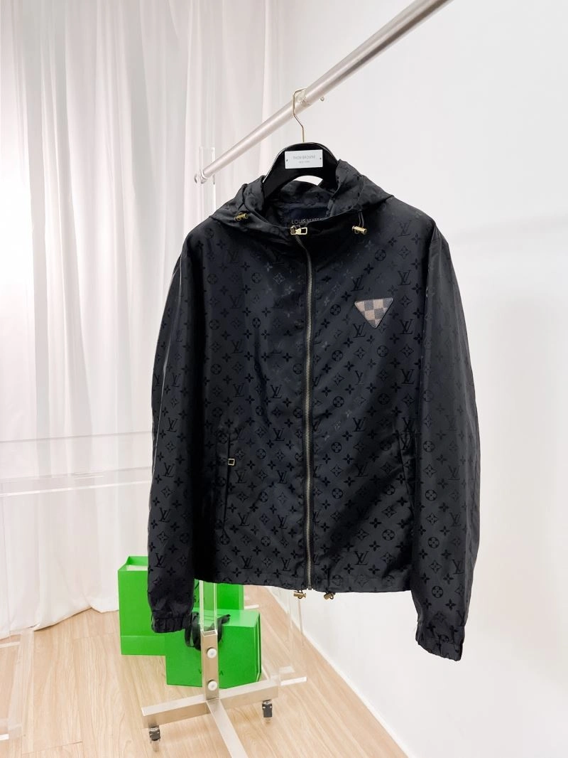 Tailored Louis Vuitton Outwear 136502